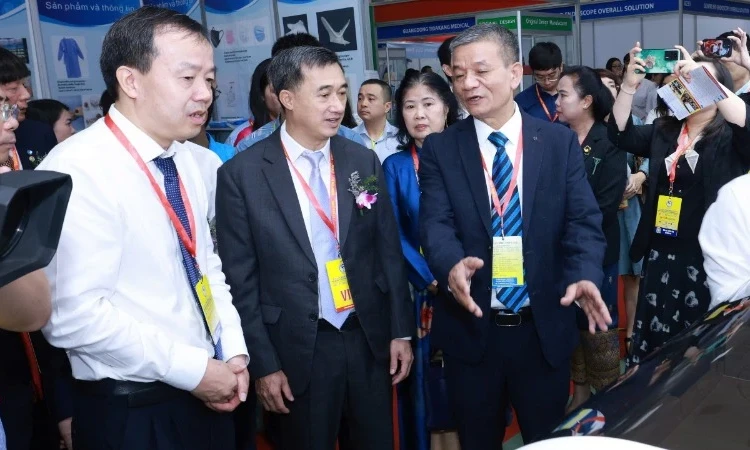 Thúc đẩy hợp tác chuyển đổi số, khoa học công nghệ trong ngành y tế, dược phẩm