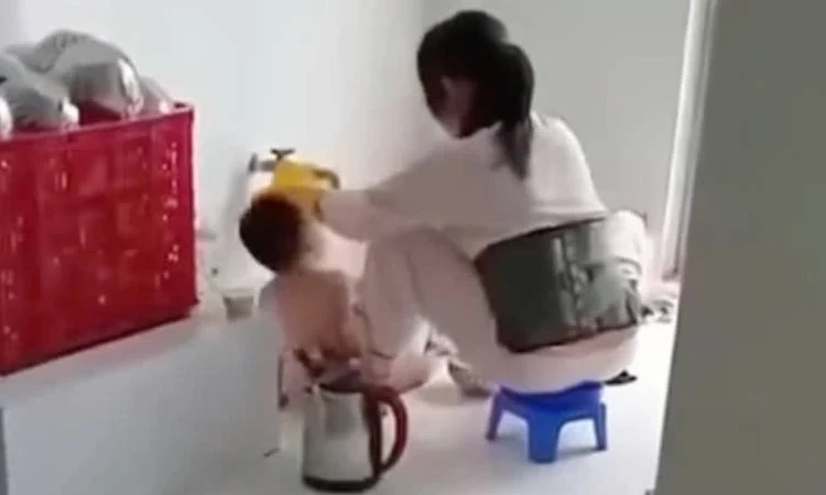 Xử lý nghiêm vụ nhân viên nhóm, lớp mầm non đổ thức ăn vào miệng trẻ tại Bến Tre