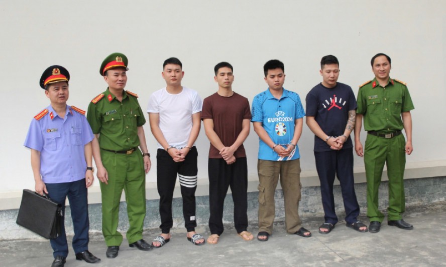 Khởi tố, bắt tạm giam 4 đối tượng sản xuất 3.500 tấn giá đỗ ngâm hóa chất