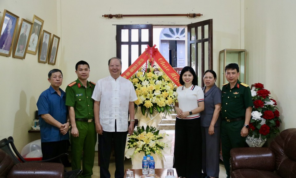 Đoàn công tác của thành phố Lạng Sơn thăm, chúc mừng Giáo xứ Ngạn Sơn và Giáo xứ Mỹ Sơn nhân dịp Lễ Phục