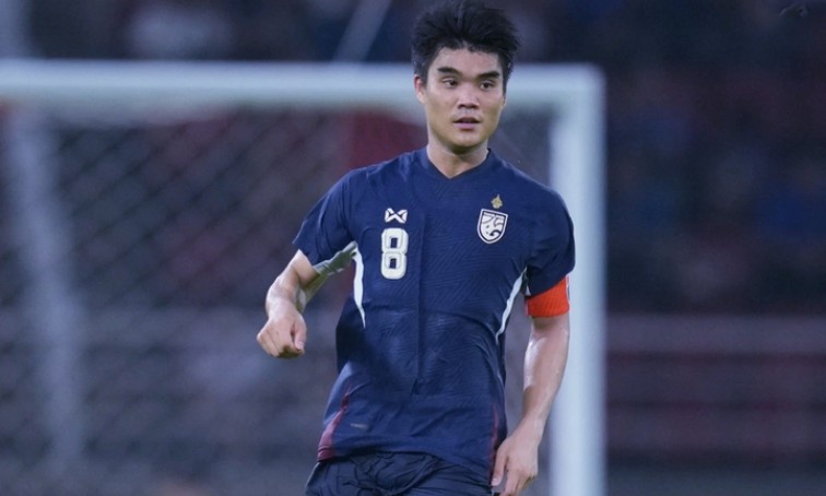HLV Kim Sang-sik không gọi Messi Thái đấu Man Utd