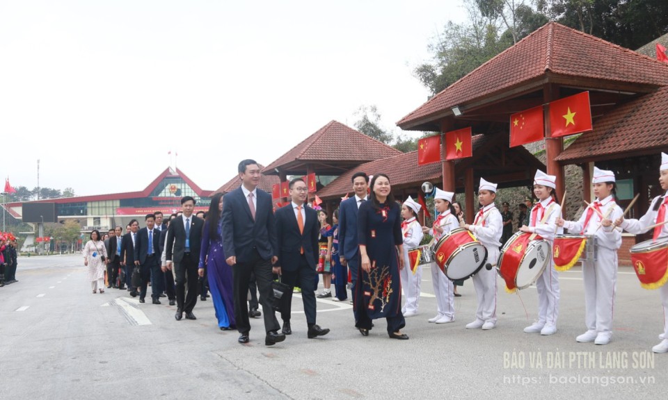 Lãnh đạo tỉnh tiễn đoàn đại biểu Ủy ban Trung ương MTTQ Việt Nam dự Chương trình giao lưu hữu nghị với