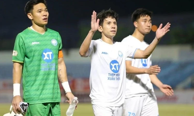 Thép Xanh Nam Định hòa chật vật SHB Đà Nẵng