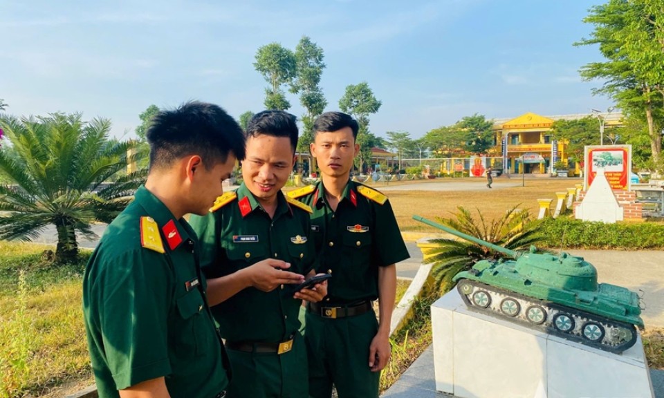 Cùng AI giải quyết tình huống tư tưởng, kỷ luật