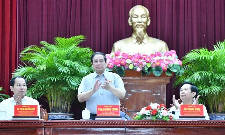Luôn quan tâm, nỗ lực giải quyết kiến nghị của cử tri thành phố Cần Thơ