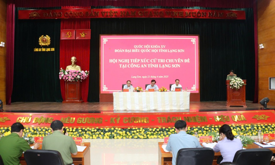 Đoàn đại biểu Quốc hội tỉnh tiếp xúc cử tri chuyên đề tại Công an tỉnh