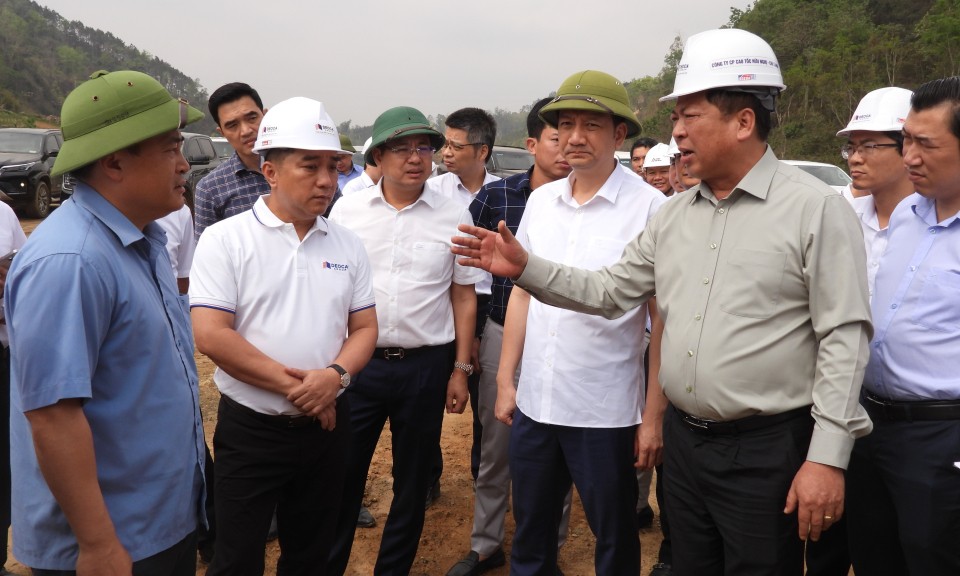 Bộ trưởng Bộ Xây dựng Trần Hồng Minh kiểm tra tình hình thực hiện 2 dự án cao tốc qua địa bàn Lạng Sơn