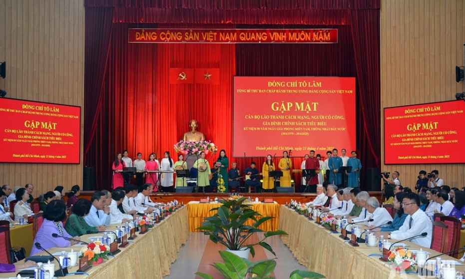 Tổng Bí thư Tô Lâm gặp mặt cán bộ lão thành cách mạng, người có công, gia đình chính sách tiêu biểu khu