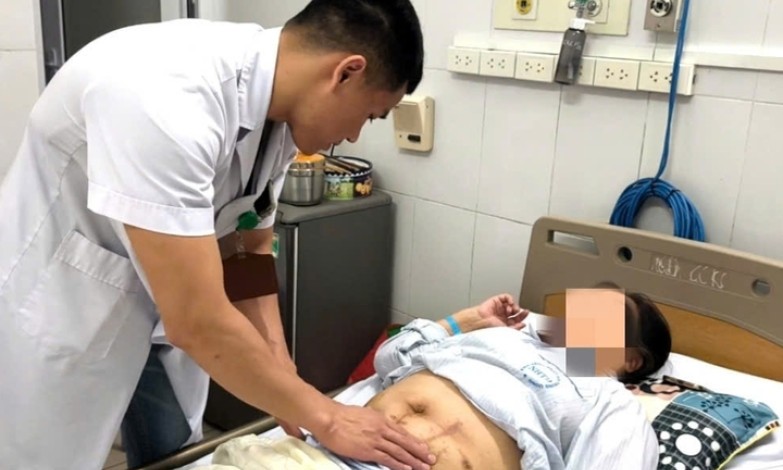 Phát hiện ung thư hiếm gặp xâm lấn bàng quang sau nhiều lần phẫu thuật