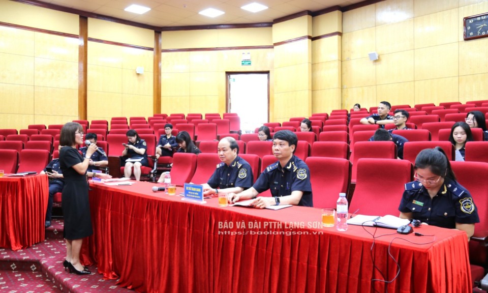 Gần 40 cán bộ, công chức Chi cục Hải quan khu vực VI tham gia tập huấn nâng cao kỹ năng viết tin, bài
