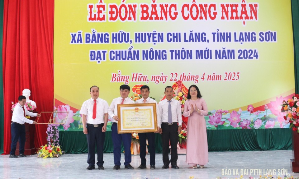Xã Bằng Hữu đón bằng công nhận đạt chuẩn nông thôn mới
