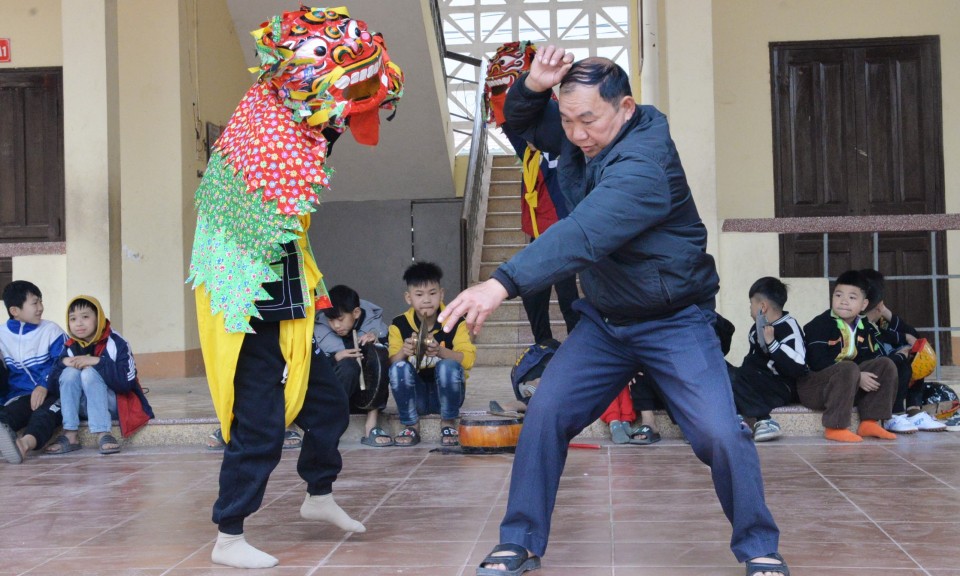 Sư tử mèo ở Hợp Tân: “Truyền lửa” tình yêu di sản