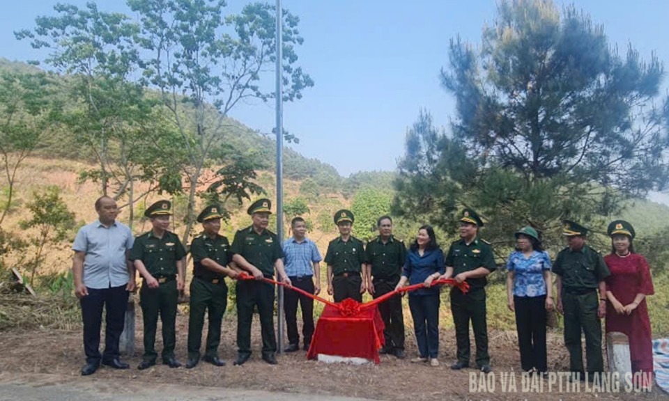 Khánh thành công trình "Thắp sáng đường tuần tra biên giới" và Công trình "Thắp sáng đường thôn"