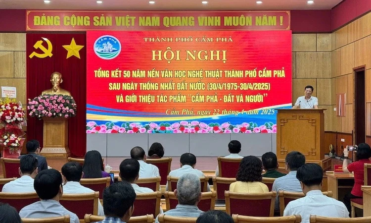 Giới thiệu cuốn sách “Cẩm Phả - Đất và người”