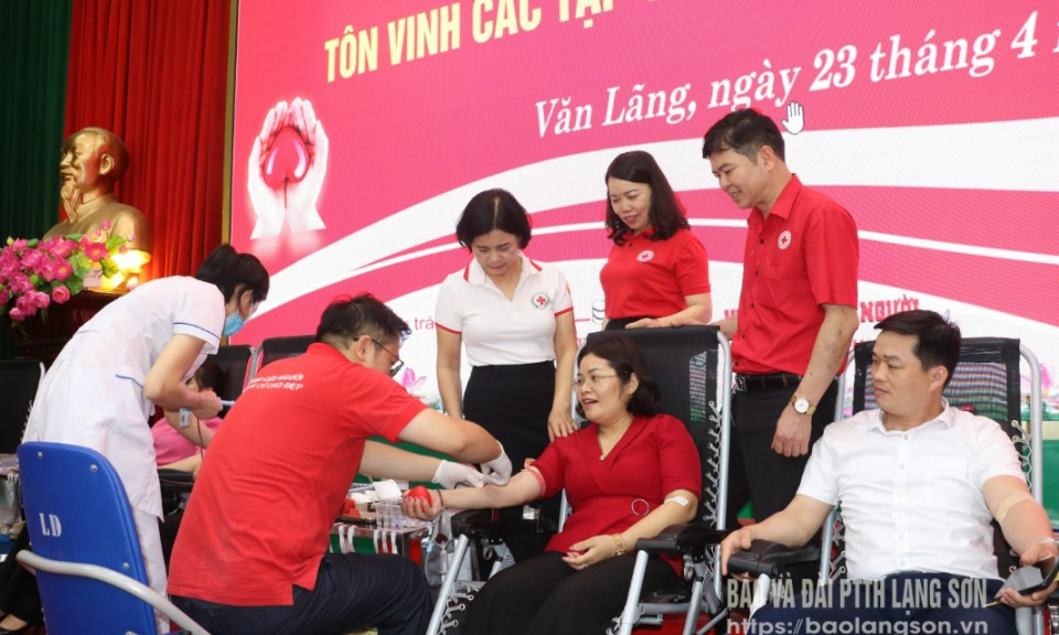 Văn Lãng tiếp nhận 344 đơn vị máu tại ngày hội hiến máu tình nguyện