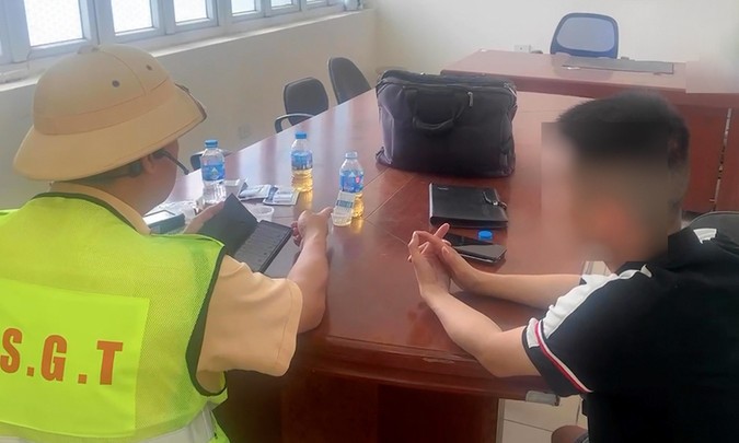 Ngủ trên cao tốc, tài xế lộ vi phạm ma túy và nồng độ cồn