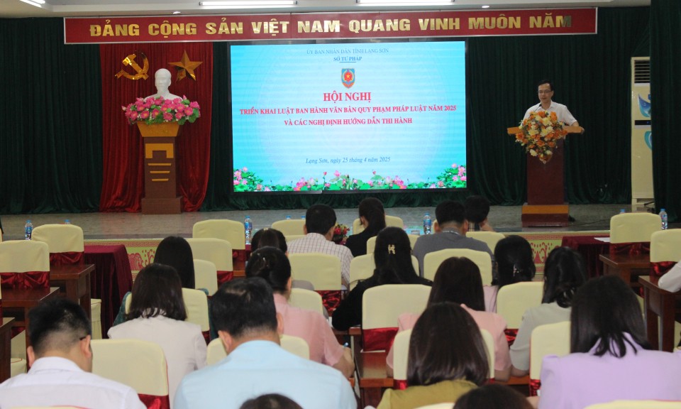 Hơn 100 đại biểu dự hội nghị triển khai Luật Ban hành văn bản quy phạm pháp luật năm 2025