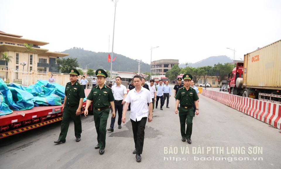 Cần triển khai các biện pháp thúc đẩy hàng hóa xuất nhập khẩu và ngăn chặn hoạt động buôn lậu tại khu