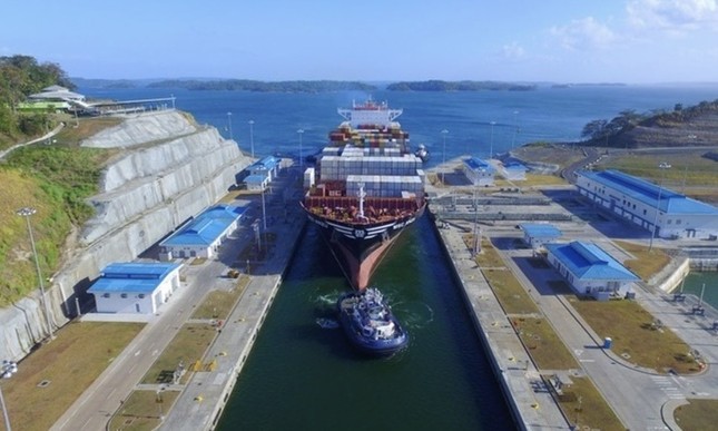 Ông Trump yêu cầu cho phép Mỹ tự do đi qua kênh đào Panama, Suez