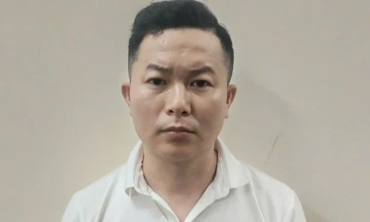 Tạm giữ hình sự đối tượng sử dụng Giấy chứng minh Công an nhân dân giả xin bỏ qua vi phạm nồng độ cồn