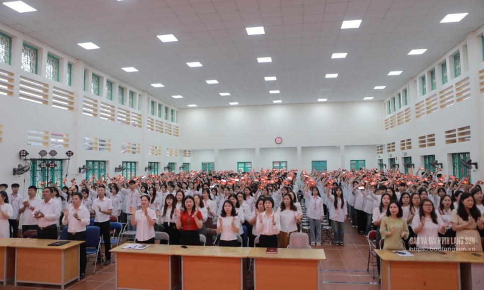 Hơn 600 học sinh Trường Phổ thông Dân tộc Nội trú tỉnh được tuyên truyền về biển đảo, biên giới đất liền