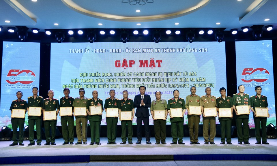 Thành phố Lạng Sơn gặp mặt cựu chiến binh, chiến sĩ cách mạng bị địch bắt tù đày, cựu thanh niên xung
