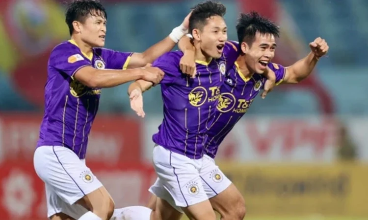 Hà Nội FC tiếp tục mạch thắng, bám sát ngôi đầu