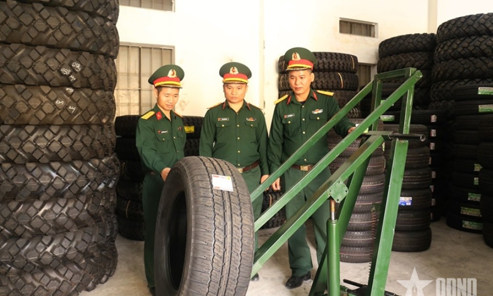 Người lính kho tận tụy, sáng tạo trong công việc