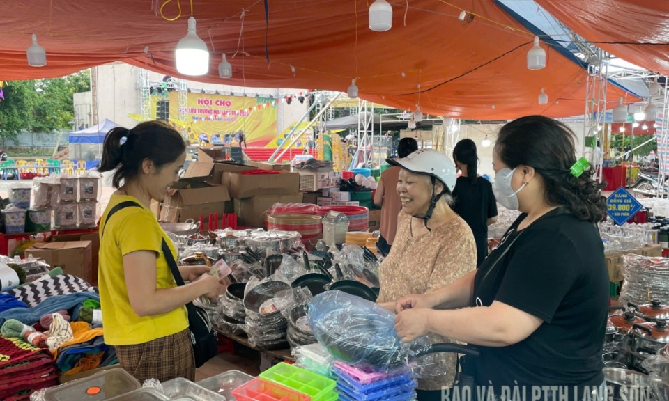 Hơn 130 gian hàng tại Hội chợ giao lưu thương mại Lạng Sơn 2025