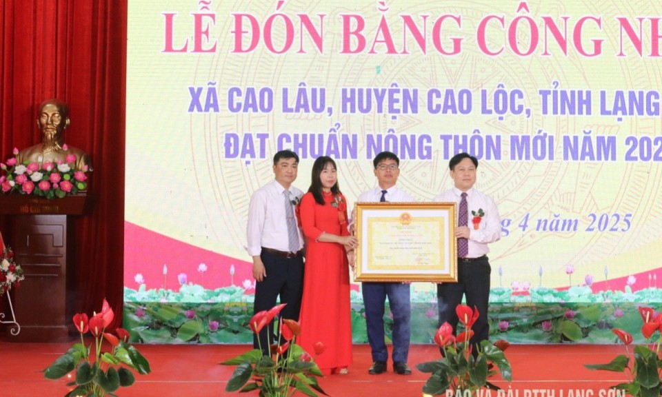 Xã Cao Lâu đón bằng công nhận xã đạt chuẩn nông thôn mới