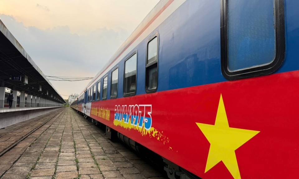 Chuyến tàu đặc biệt chào mừng ngày đất nước hoàn toàn giải phóng