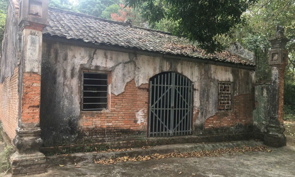 Trăn trở bảo tồn đền Khánh Sơn