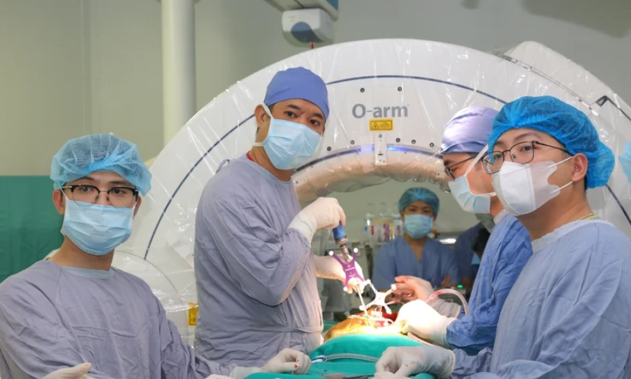 Cập nhật các kỹ thuật mới nhất về phẫu thuật cột sống tại Việt Nam