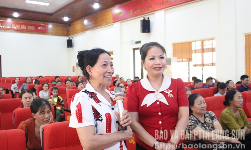 Gần 100 gia đình được chia sẻ chuyên đề “Ứng xử của cha mẹ với con trong cuộc sống hiện đại ngày nay”