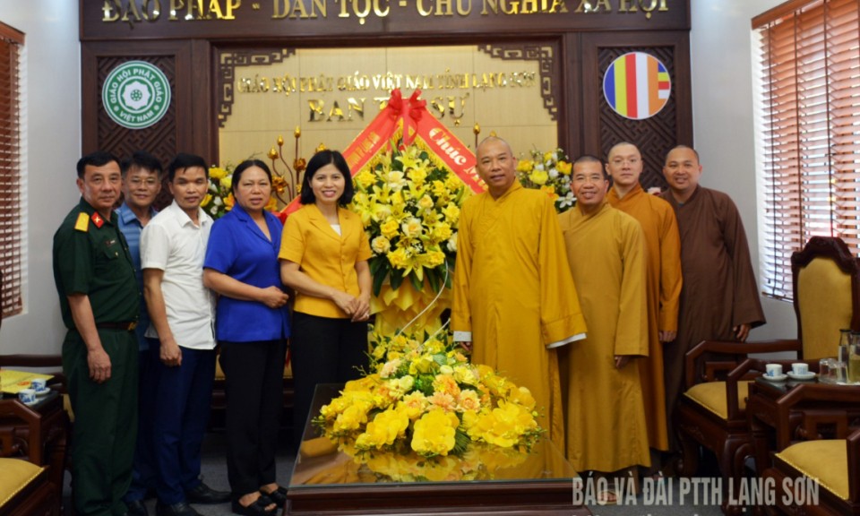 Lãnh đạo UBND thành phố Lạng Sơn thăm, chúc mừng Ban Trị sự Giáo hội Phật giáo tỉnh nhân dịp Lễ Phật