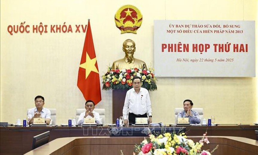 Chủ tịch Quốc hội chủ trì Phiên họp thứ hai của Ủy ban dự thảo sửa đổi, bổ sung một số điều của Hiến