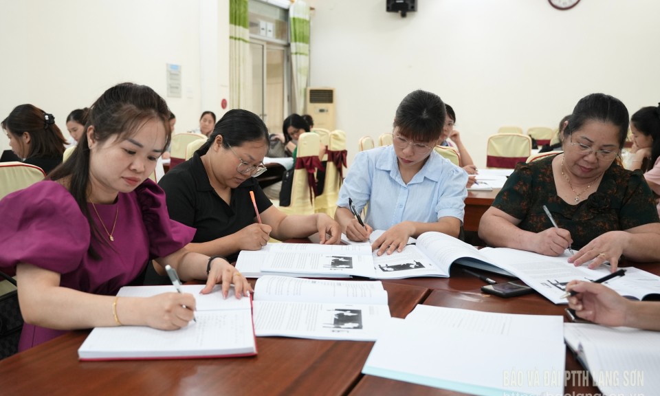 Gần 1.400 cán bộ, giáo viên dự tập huấn tổ chức thi tuyển sinh vào lớp 10