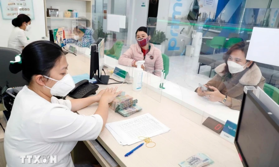 Lãi suất ngân hàng ngày 27/5: Một ngân hàng điều chỉnh mức lãi suất cả tại quầy và trực tuyến