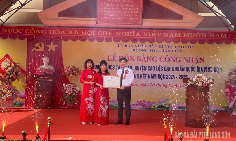 Trường THCS Tân Liên đón Bằng công nhận “Trường đạt chuẩn quốc gia mức độ 1” và tổng kết năm học 2024 - 2025