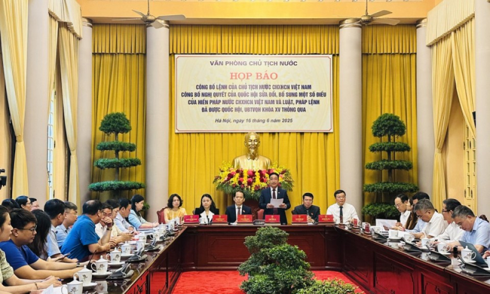 quyết của Quốc hội sửa đổi, bổ sung một số điều của Hiến pháp và các luật, pháp lệnh vừa được thông qua