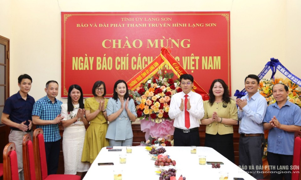 Các cơ quan, đơn vị đến thăm, chúc mừng Báo và Đài PTTH Lạng Sơn nhân kỷ niệm 100 năm Ngày Báo chí cách