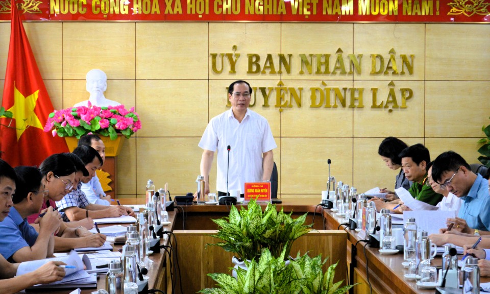 Lãnh đạo tỉnh kiểm tra công tác chuẩn bị triển khai mô hình chính quyền địa phương 2 cấp tại huyện Đình