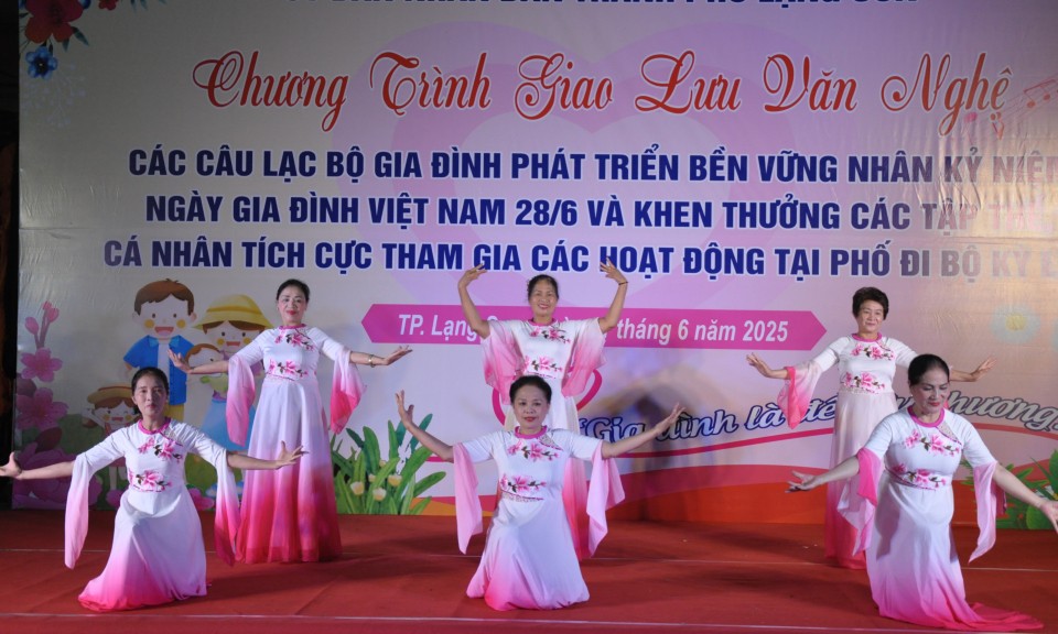Thành phố Lạng Sơn: Giao lưu văn nghệ các câu lạc bộ gia đình phát triển bền vững
