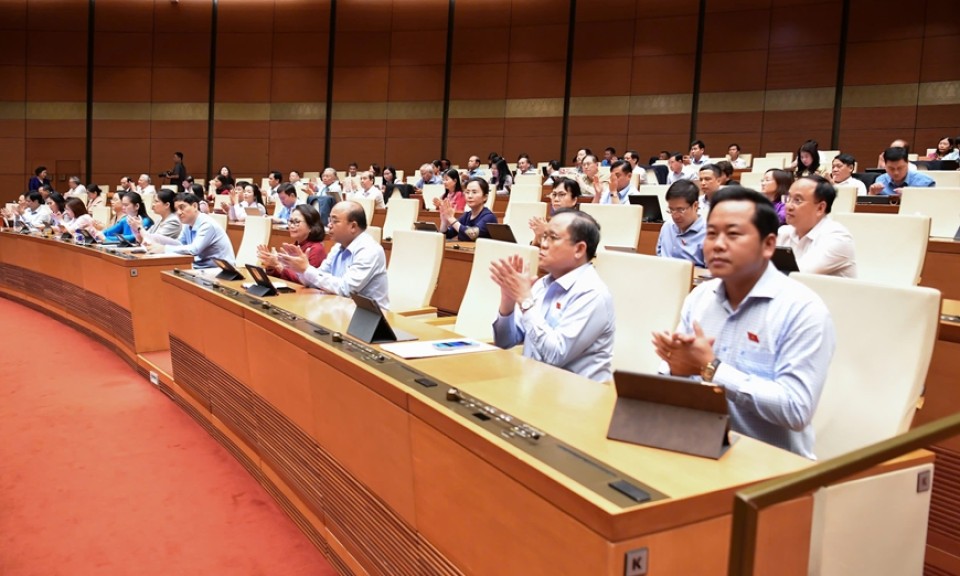 Quốc hội biểu quyết thông qua Luật Tham gia lực lượng gìn giữ hòa bình của Liên hợp quốc với 100% đại