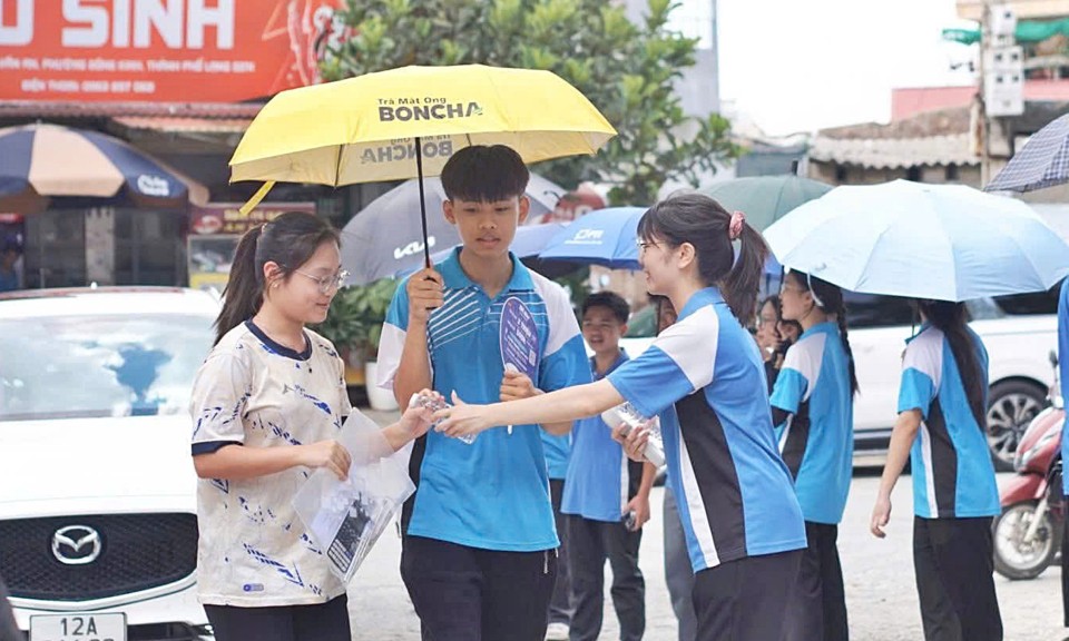 Khơi dậy khát vọng cống hiến 