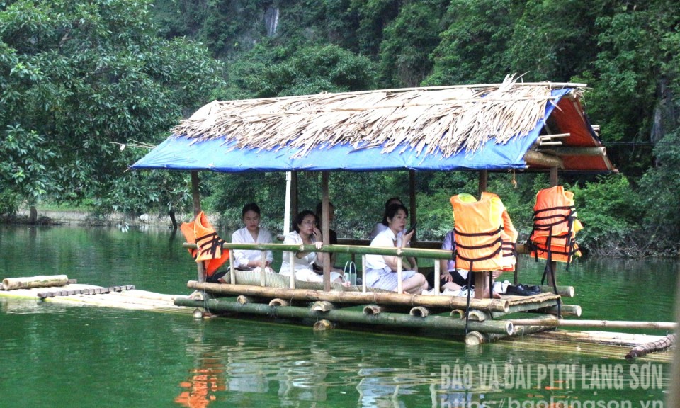 Khảo sát xây dựng tuyến du lịch thu hút du khách Trung Quốc