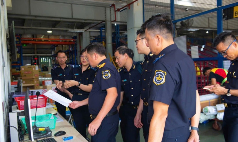Thu thế VAT tự động với hàng nhập khẩu qua chuyển phát nhanh có giá trị dưới 1 triệu đồng