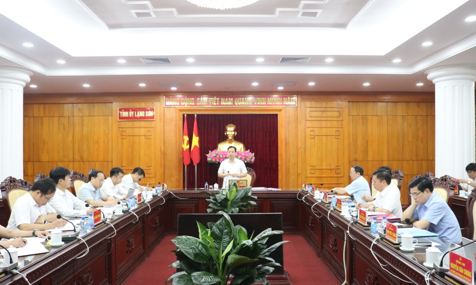 Duyệt văn kiện trình đại hội đảng bộ các xã: Bình Gia, Tân Văn, Hồng Phong, Hoa Thám, Quý Hòa, Thiện