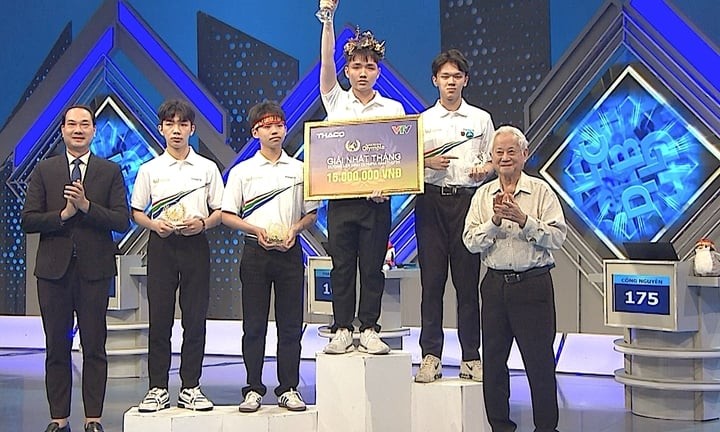 Màn ngược dòng nghẹt thở của nam sinh Hưng Yên giành vòng nguyệt quế Olympia