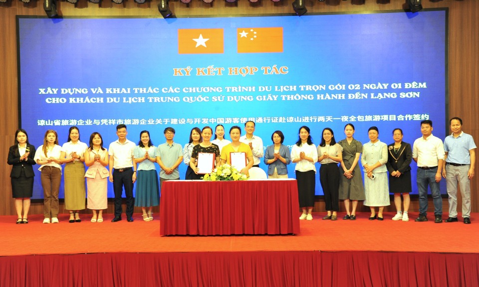Du lịch bằng giấy thông hành hút khách